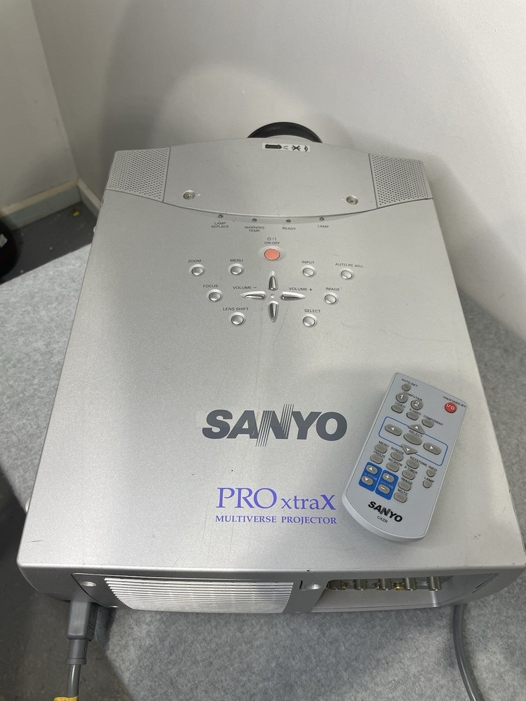 Sanyo PLC-XP45 Large Venue Presentation Projector - PRO xtraX Multiverse -TESTED