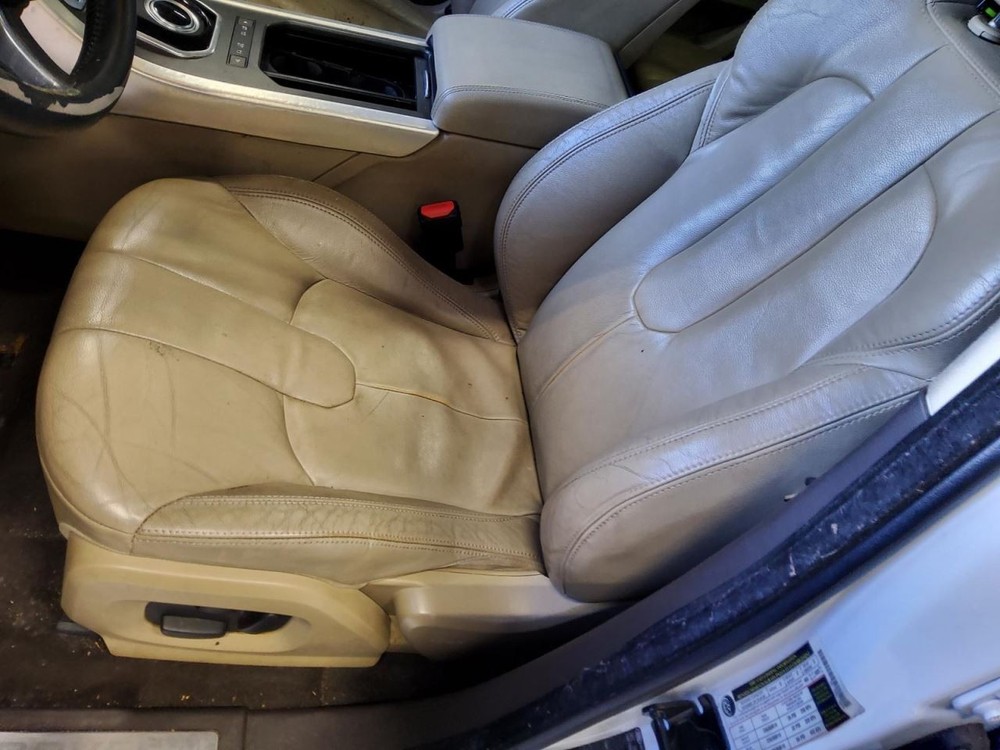 EVOQUE 2013 Battery Tray 575284