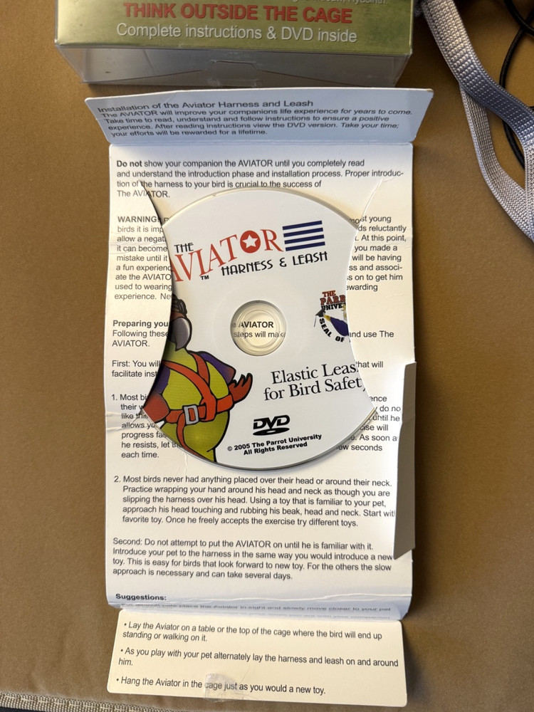 Aviator Harness & Leash Medium Silver The Parrot University with DVD