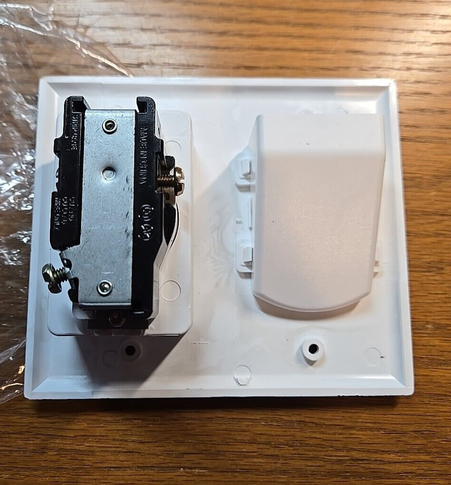 DataComm Electronics Flat Panel TV Cable Organizer White 50-3323-WH KIT