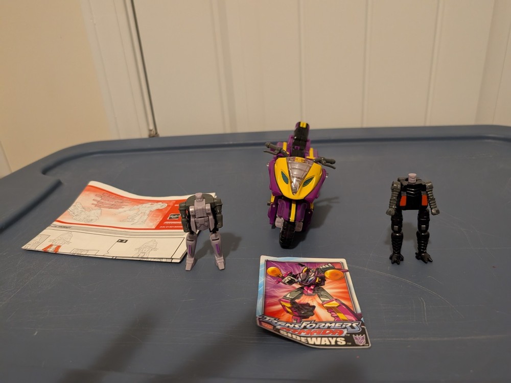 Transformers Armada Sideways Robot Toy with Mini-Cons & Instructions