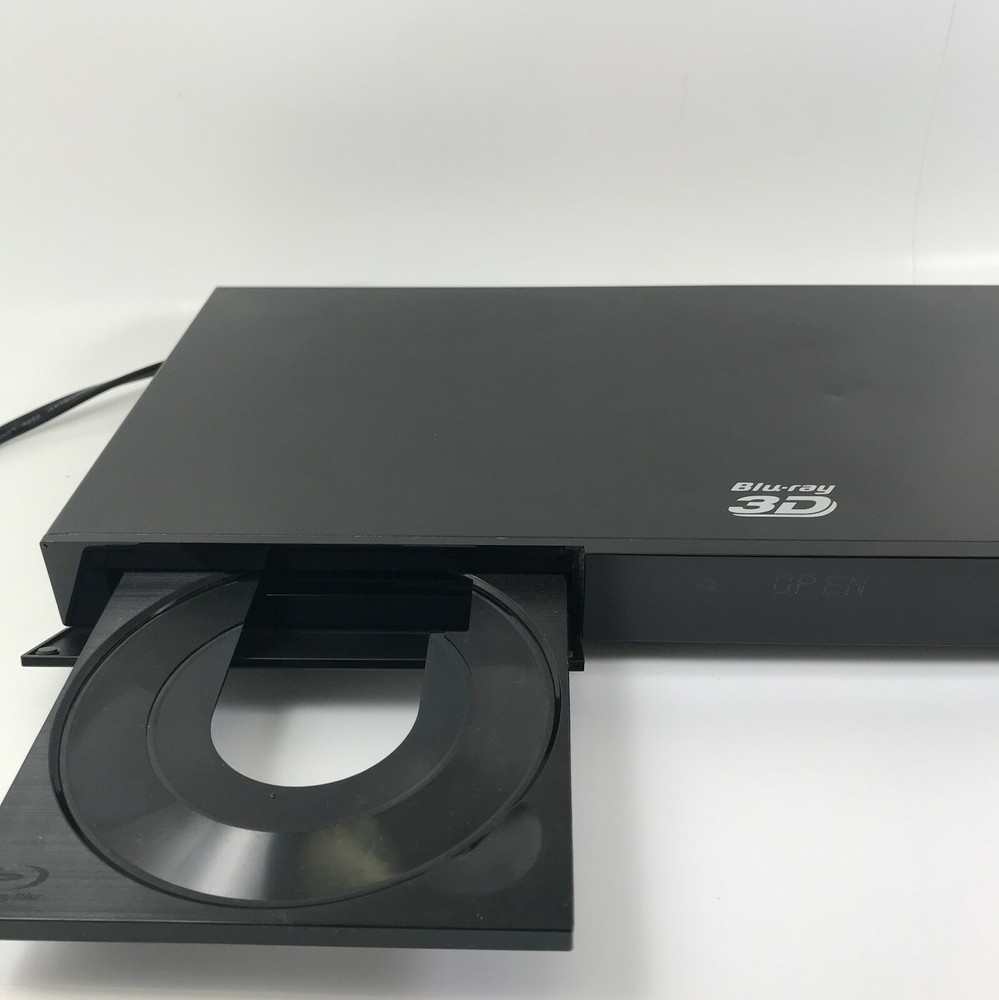 Samsung DVD Player. No Remote. DVDs play, blu-rays DO NOT, READ BELOW
