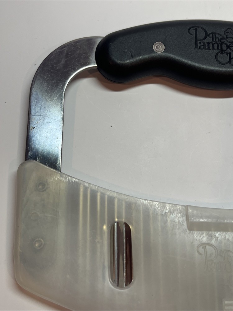 PAMPERED CHEF HAND HELD ROCKING SERRATED SLICER/CHOPPER