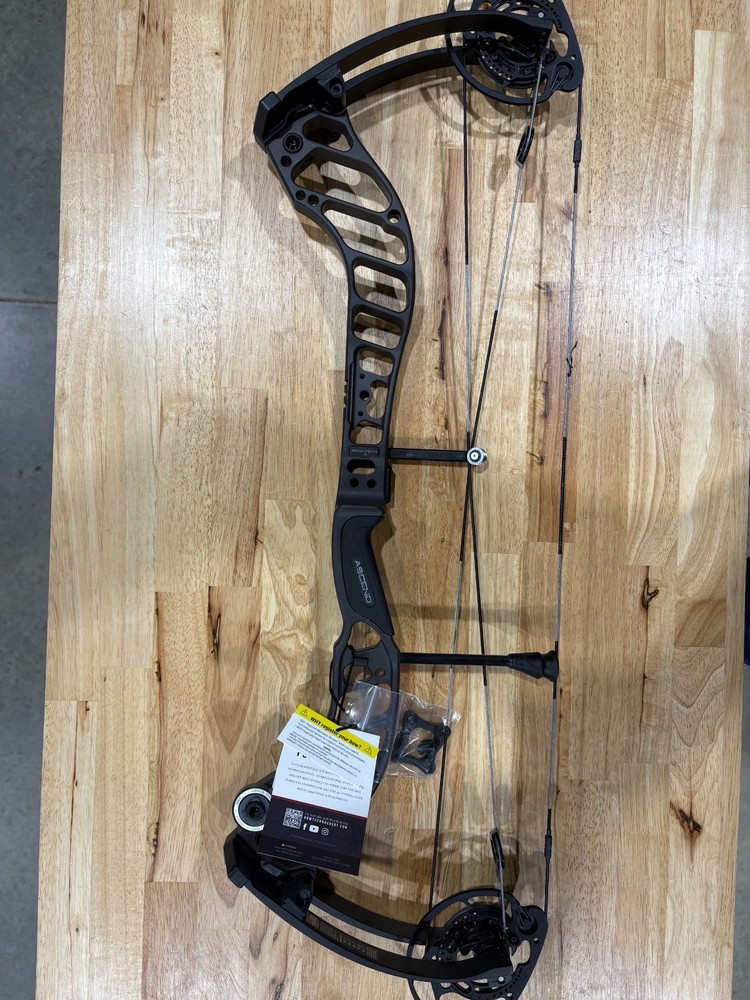 New Bowtech Ascend RH compound bow
