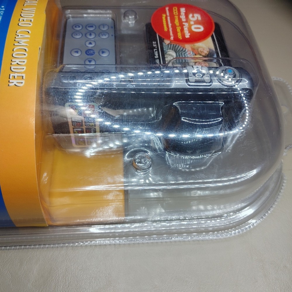 VuPoint Solutions DV-DA1-VP Digital Video Camcorder (Damaged Box)