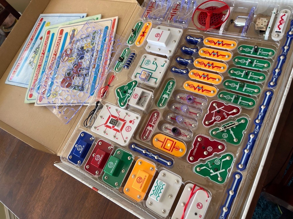 Snap Circuits Pro SC-500 Complete Electronic Science Set STEM Educational