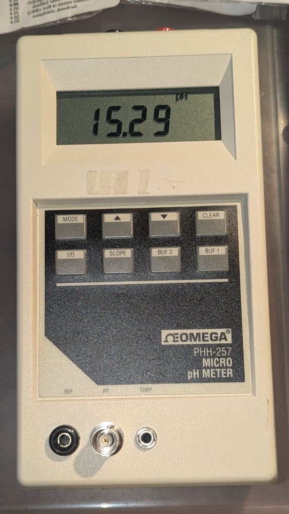 Omega PHH-257 Microprocessor PH Meter w Case & Probes READ CONDITION