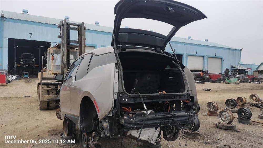 LEFT REAR DOOR WINDOW REGULATOR OEM 2017 BMW I3