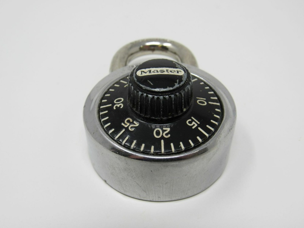 Master Lock Co Combination Pad Lock Back Key Hole 82346 V56