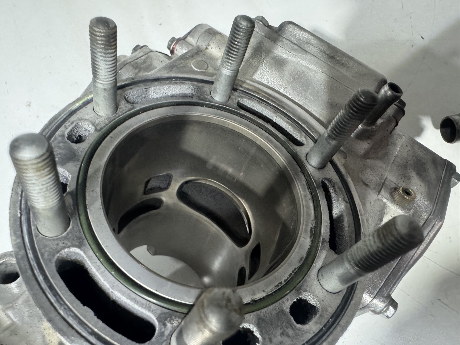 1996-2000 (00) SUZUKI RM250 OEM ENGINE CYLINDER JUG TOP END head powervalve