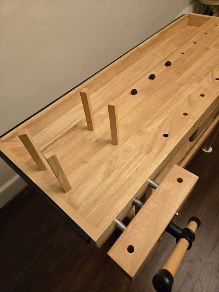 Lowe's Woodworking Bench by Siavonce