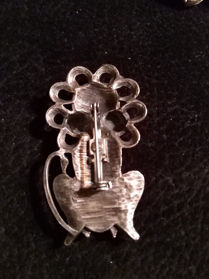 Cheeky Lion Silver Pewter Brooch Pin