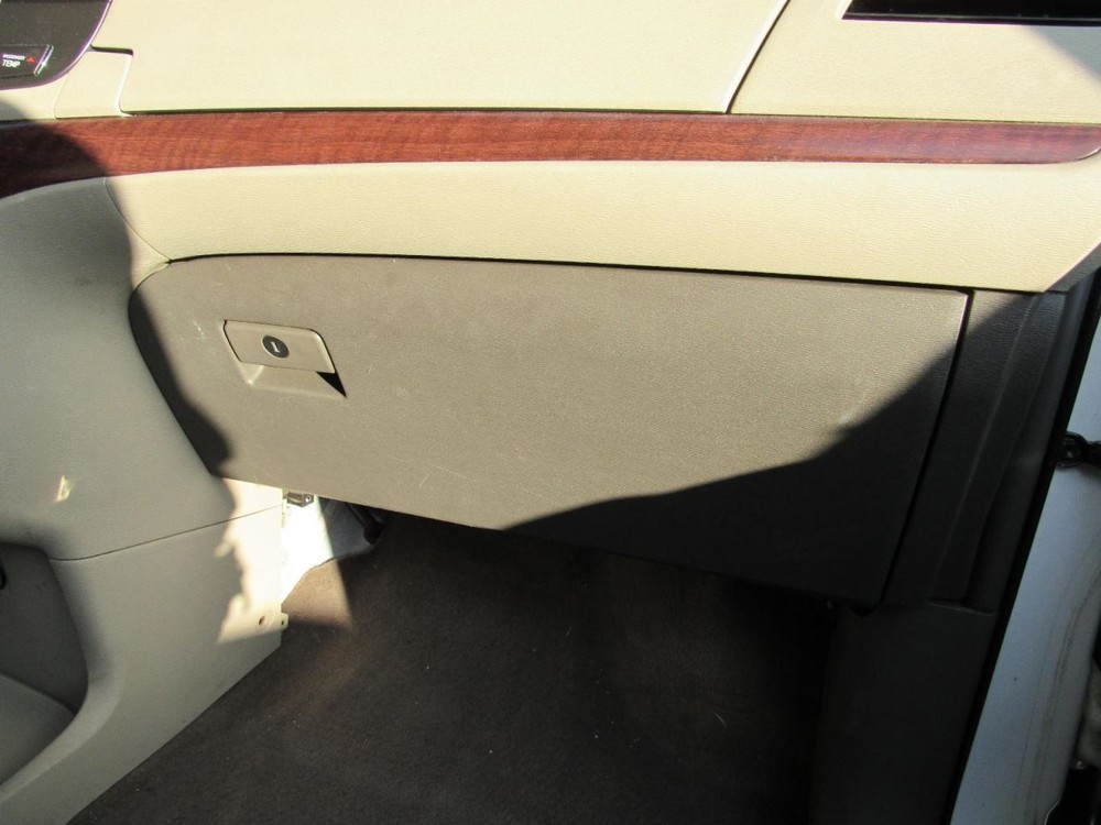 SIENNA    2014 Glove Box 1011931