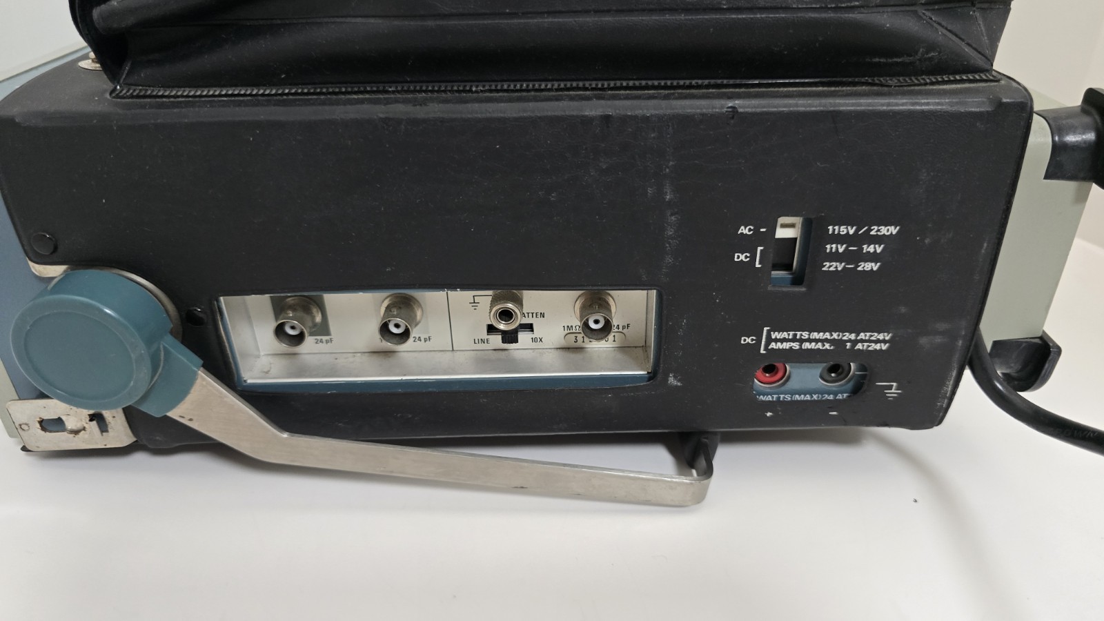 Sony Tektronix 335 Oscilloscope - Dual trace 35MHz small portable W/3 Probes