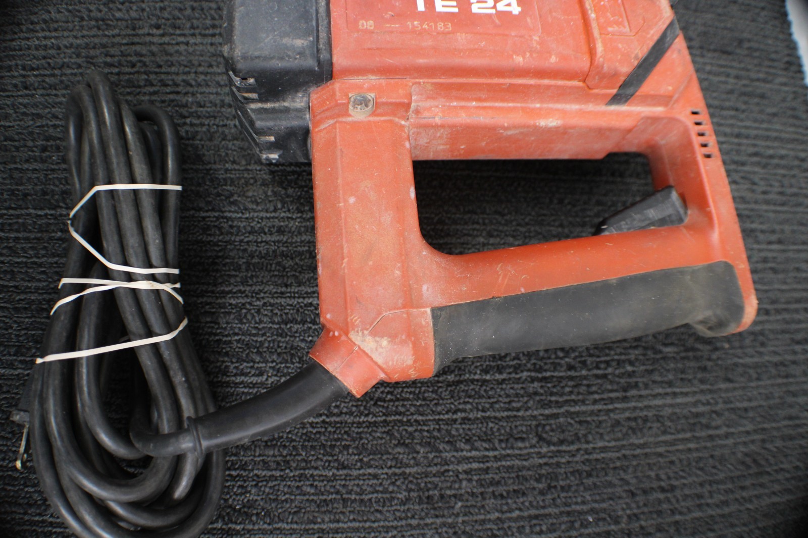 Hilti TE24 - 115V Corded Rotary HAMMER DRILL - W/Hard Shell Case.