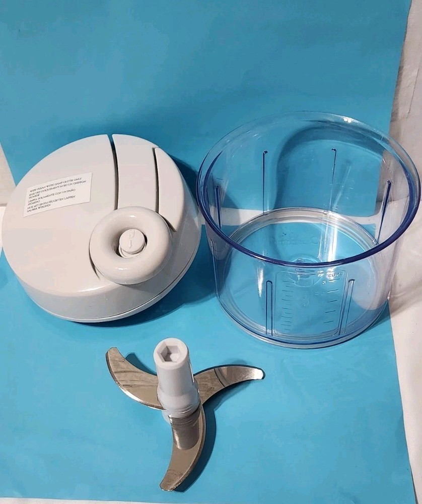 Pampered Chef Manual Food Processor Chopper 3 Cup Capacity #2581