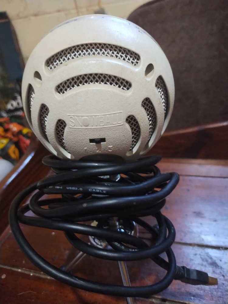 Blue Snowball USB Condenser Microphone White, Adjustable Stand, Universal