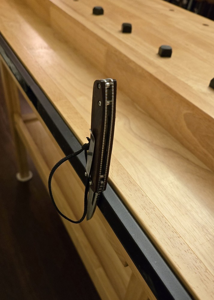 Lowe's Woodworking Bench by Siavonce