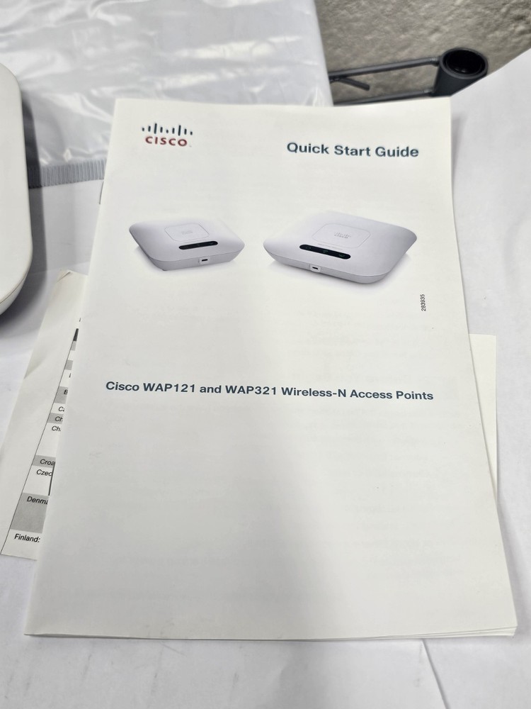 Cisco Wireless Wifi Access Point WAP121 Include Power Cord, Software, Paperwork
