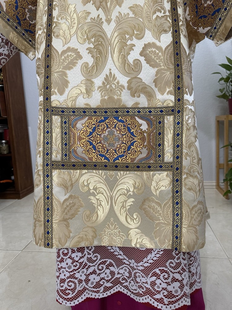 GOLD DAMASK VESTMENT DALMATIC & STOLE