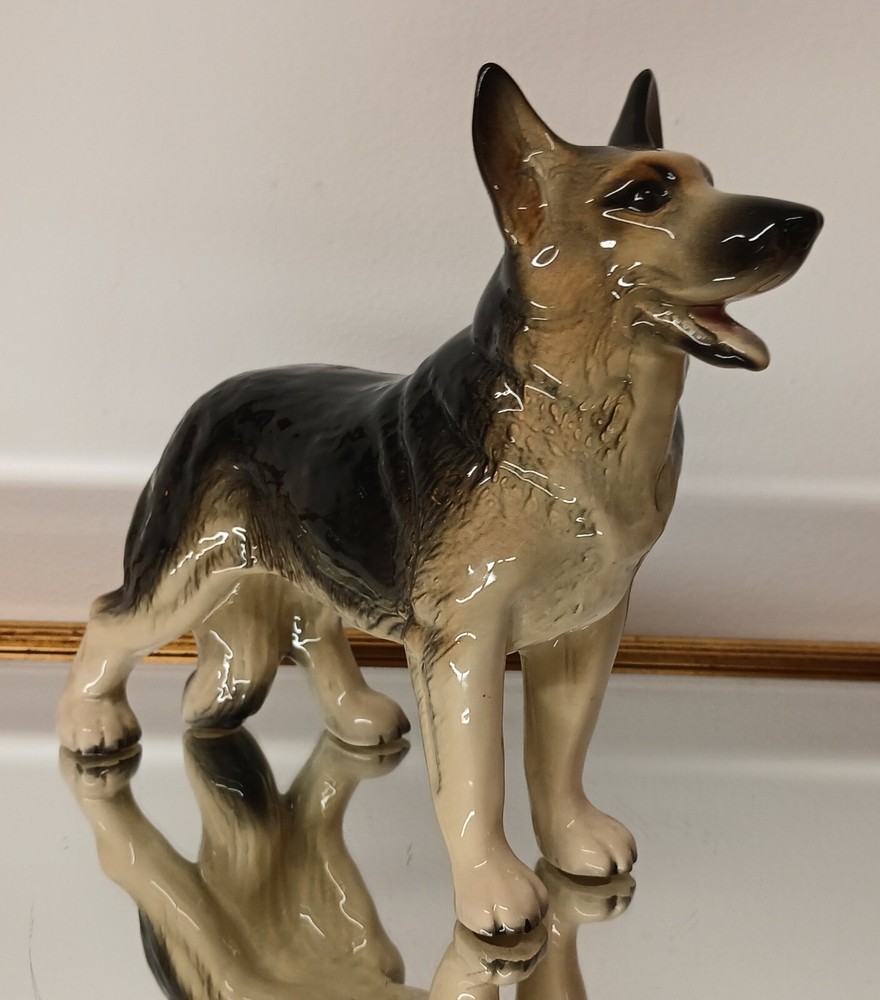 Vintage Ceramic German Shepherd (Alsatian) Figurine Mint Condition
