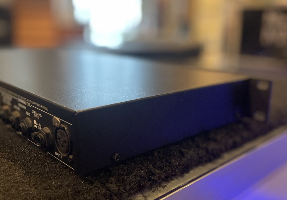 DBX 1066 Compressor / Limiter / Gate 2 Channel Rack Effect Unit w/ Power Cable
