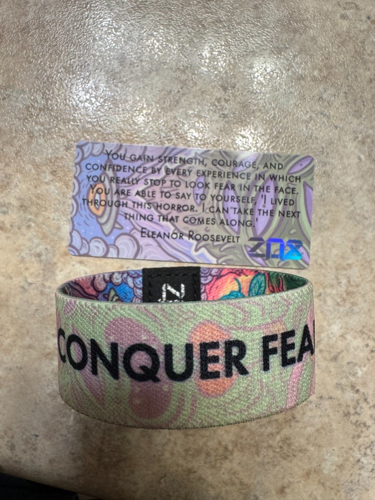 ZOX **CONQUER FEAR** #561 Silver Strap Medium New!