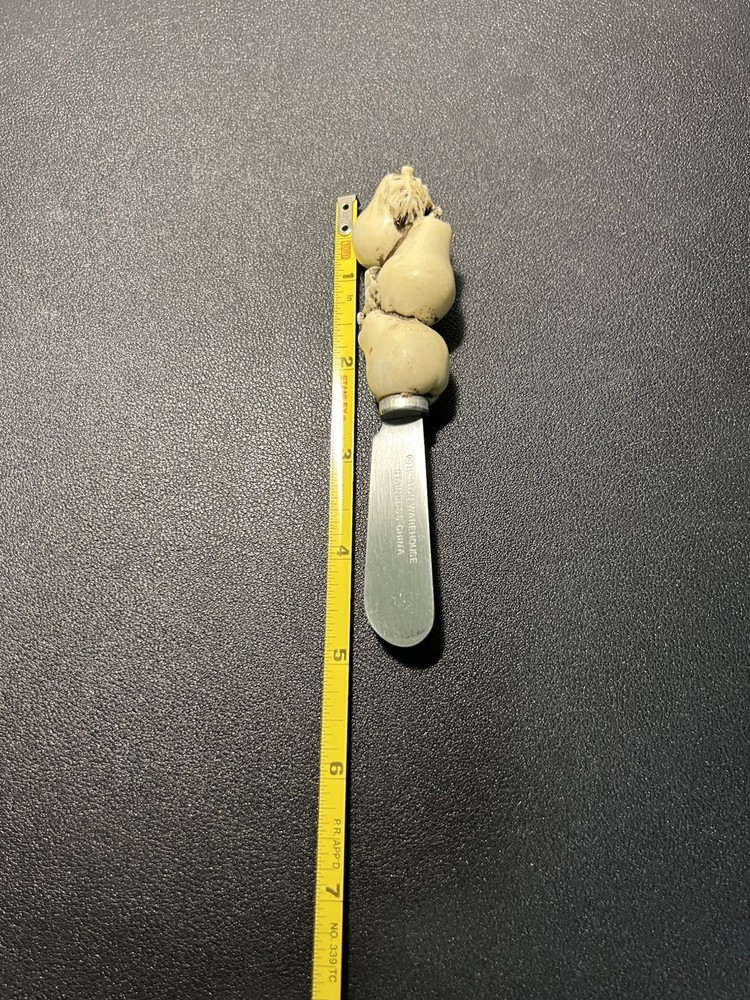 Boston Warehouse 1990s Pear Cluster Resin Handle Spreader, 5”