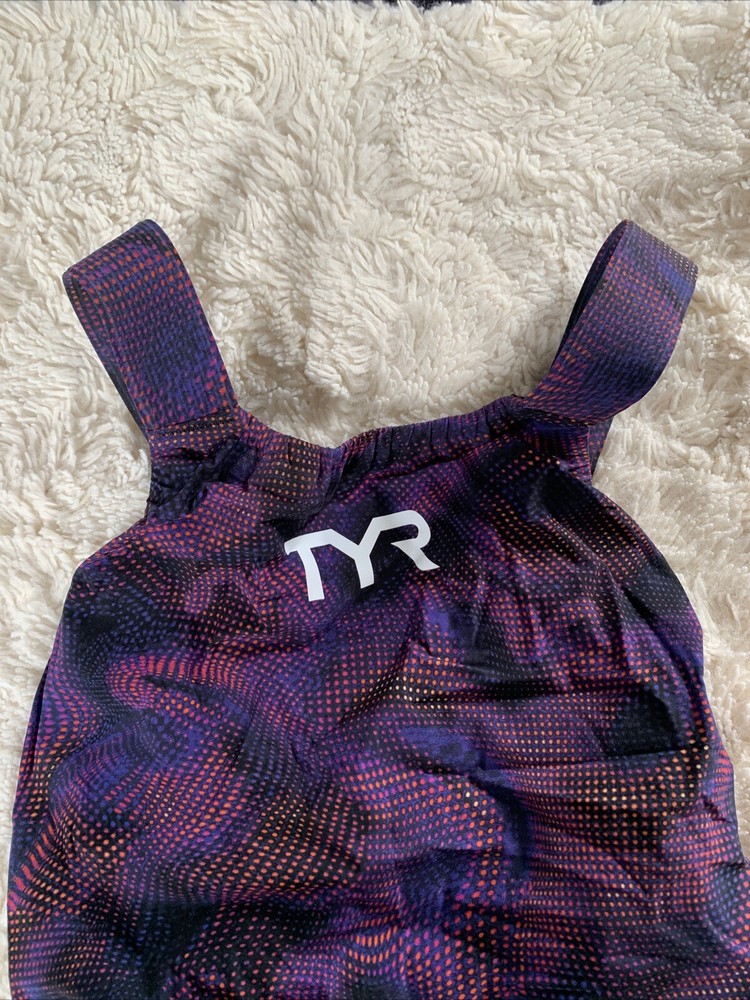 TYR Avictor 2.0 size 30 (used)