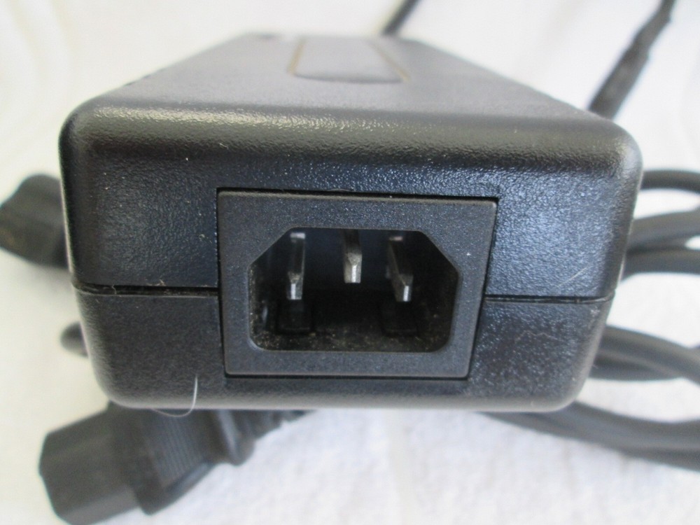 2A Universal Battery Charger w/ Cords. # 6004