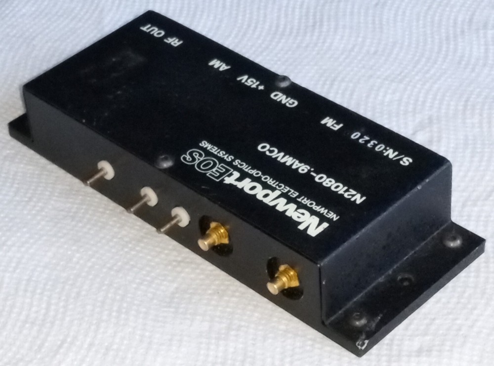 Newport EOS N21080-.9AMVCO Wide Band VCO for UHF Transmitters and Experiments