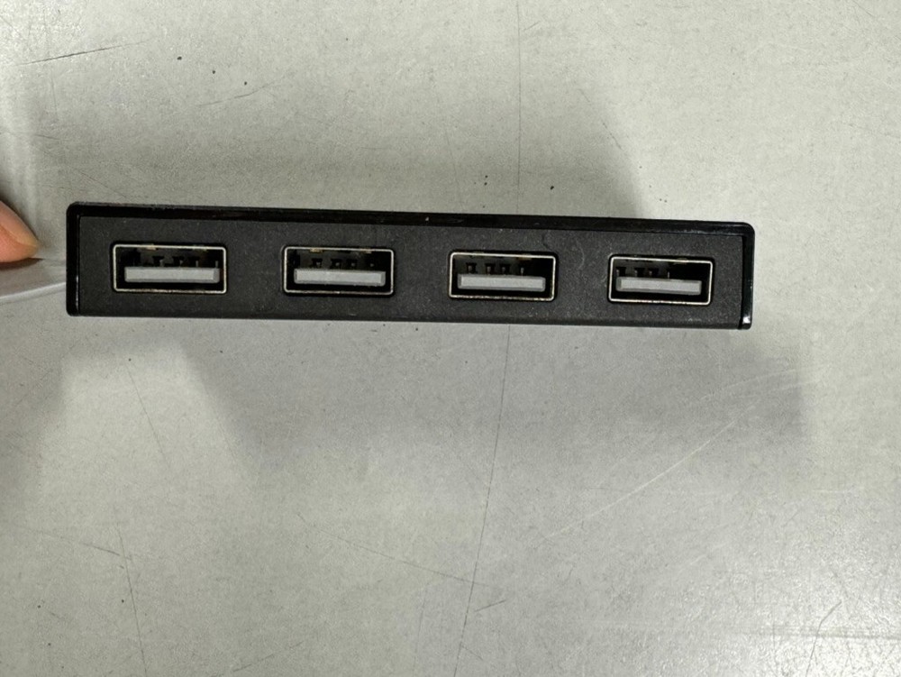 Targus 4-Port Basic Hub ACH114US - Black