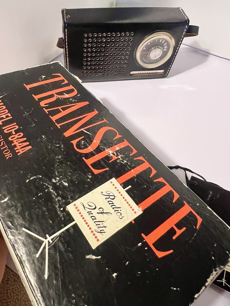 2 Vintage Transette Transistor Radios