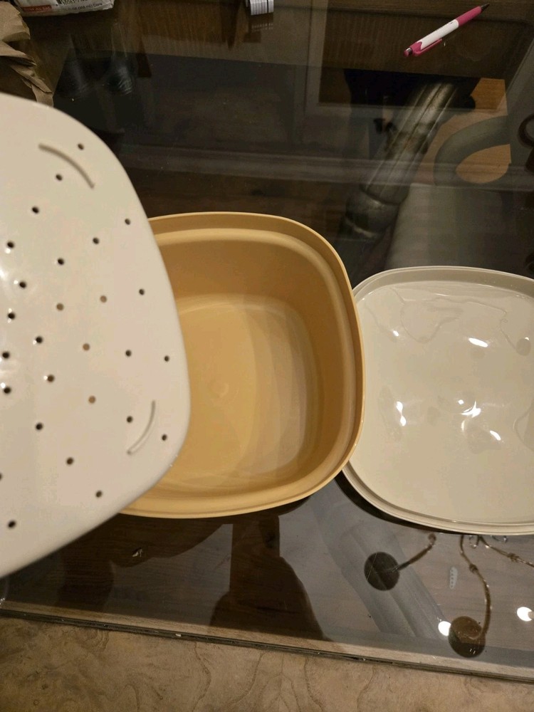 Tupperware 3 Piece Strainer Bowl Tan