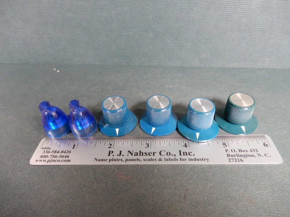 Vintage Blue Chicken Head Knobs (2) Plus Four Blue Skirted Pointer Knobs Unusual