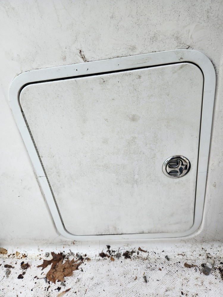 2005 HURRICANE DECK BOAT STORAGE COMPARTMENT DOOR WITH FRAME. PARTING OUT