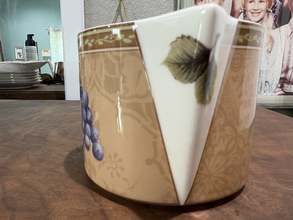 Fits & Floyd Sauce Boat Pitcher