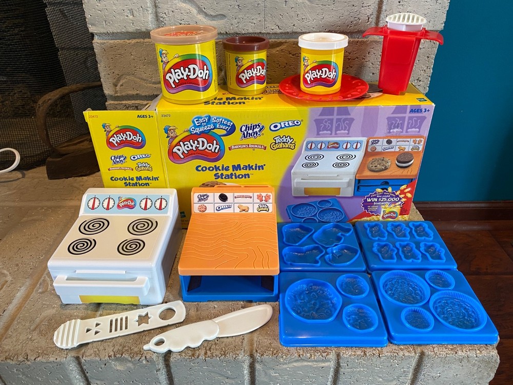 Play Doh Cookie Makin' Station Play Set Complete