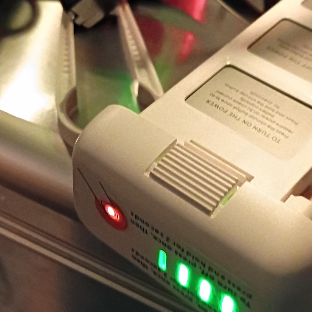 dji phantom 3 standard kit in excellant condition with fine extras !