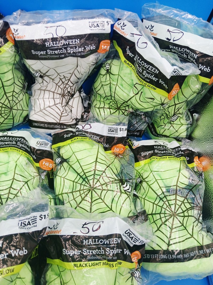 10 SUPER GLOW SPIDER WEB GLOWS & 1 WHITE SPIDER WEB