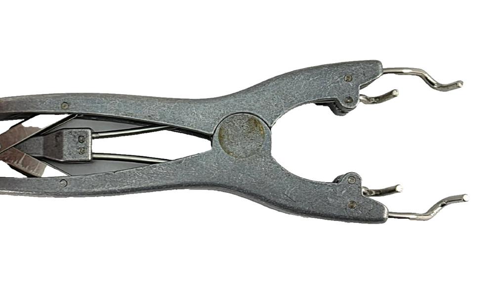 Casta-Ringer Pliers Applicator for Rubber Rings Castration Docking Dehorning