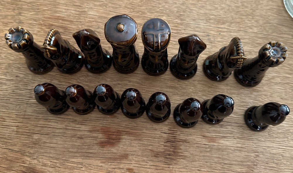VINTAGE DUNCAN MEDIEVAL RENAISSANCE GOTHIC CERAMIC Chess 16 PCS