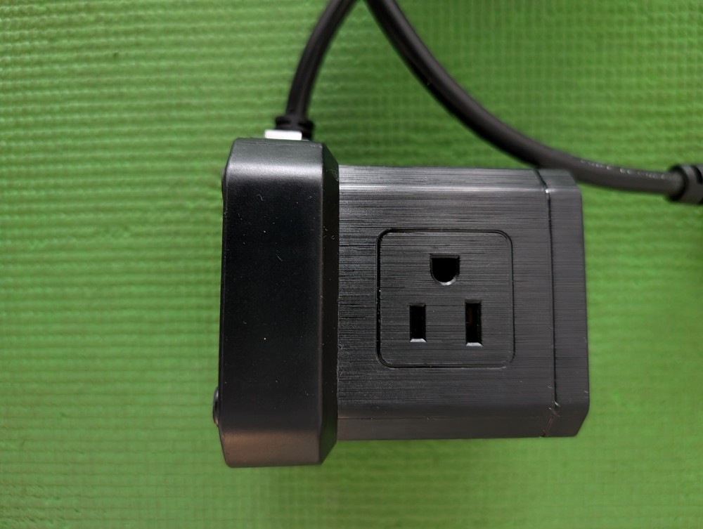 Uncaged Ergonomics Cube 8-Outlet 4-USB Port Surge Protector 10' Black