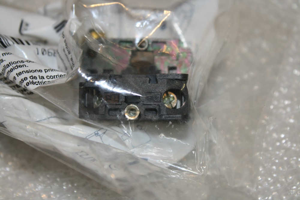 Allen Bradley 800E-2DL3 Light Module, 24VAC/DC 800E2DL3