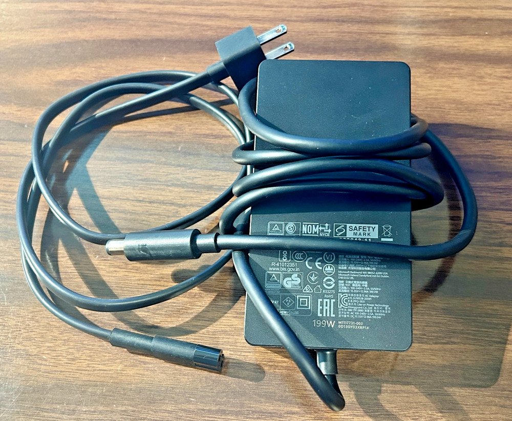 Microsoft Surface Dock 2 Docking Station (1917) w/power supply