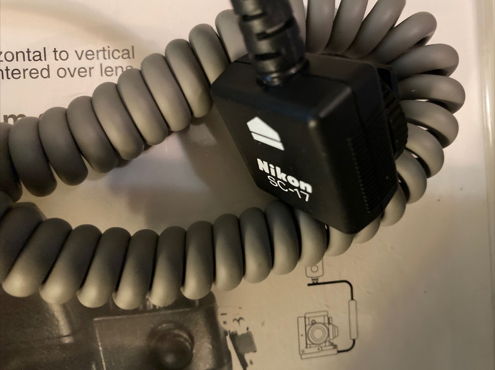 StroboFrame Camera Flip Rotating Flash Bracket 310-900 Plus Nikon SC-17 Cord