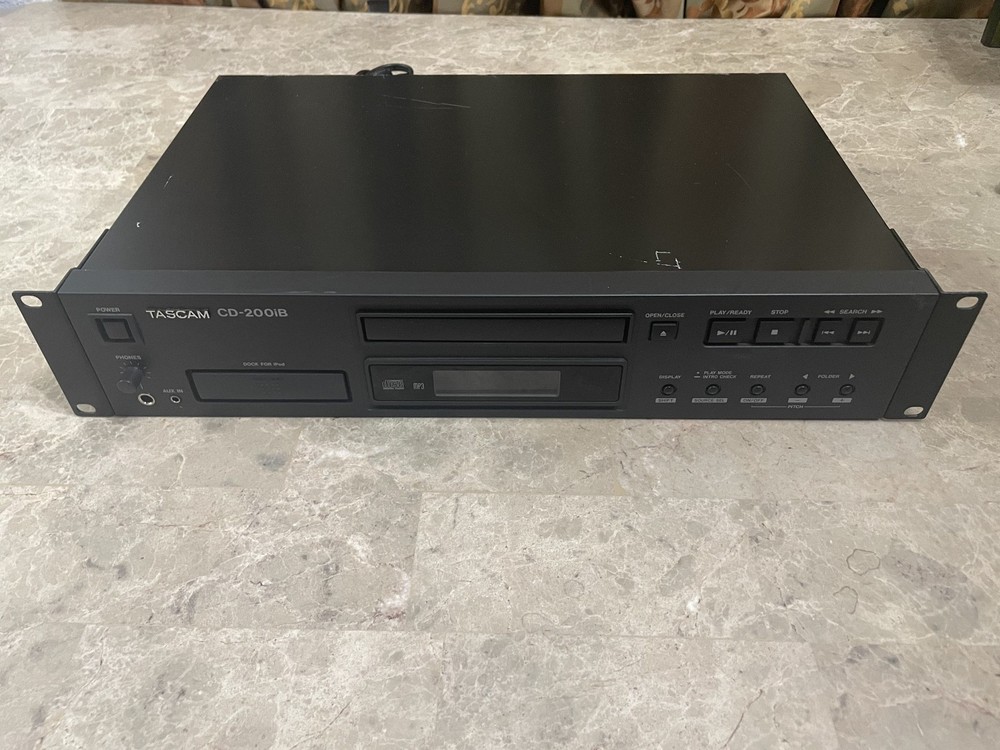 Tascam CD-200iB Balanced CD player / iPod dock