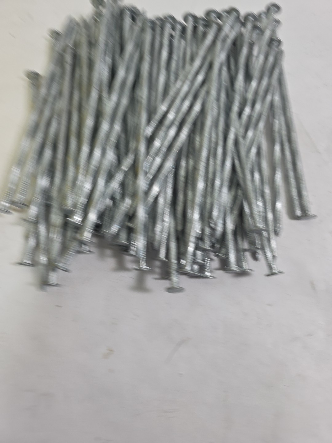 100pcs 6 inch Galvanized Artificial Turf Nails - Spiral Landscape Spikes 7 AWG