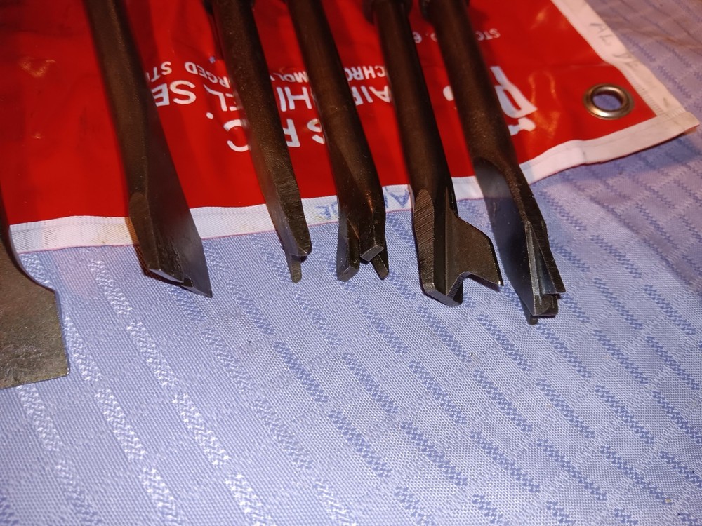 P t c six piece air chisel , set. Q Quick change.