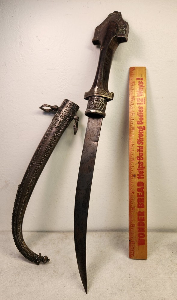 Finely made Silver Mounts, Antique Middle Eastern Koumya Dagger